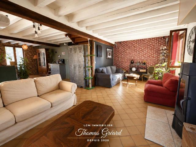 Maison à colombages 193 m² avec 5 chambres, jardin et piscine à Authon