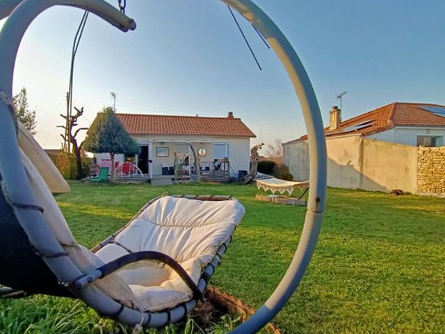 Maison à Echiré Centre bourg à pied maison 2 chambres avec jardin et terrasse