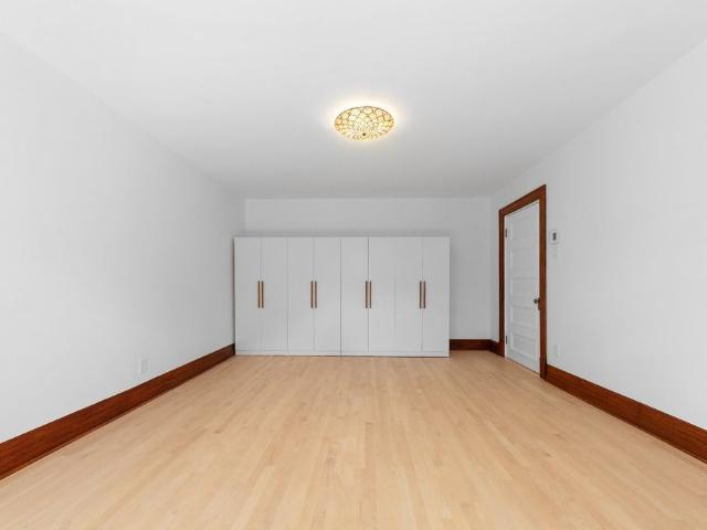 Maison à étages 5745 Av. Déom