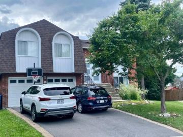 House for rent in T, Brossard - Parking