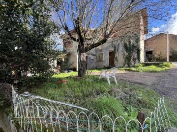Maison à finir avec jardin et puits