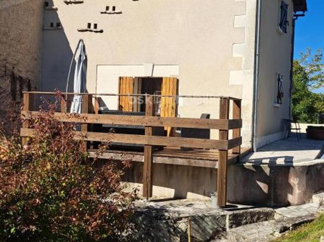 Maison à la campagne proche d'un village