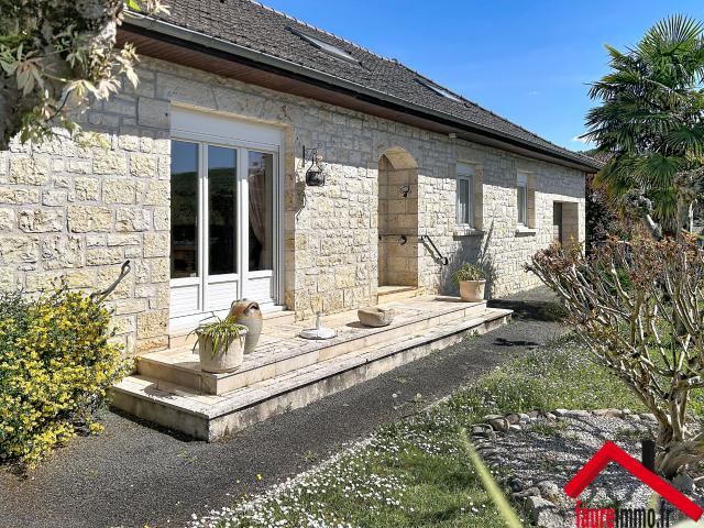 MAISON À LARCHE EN CORRÈZE