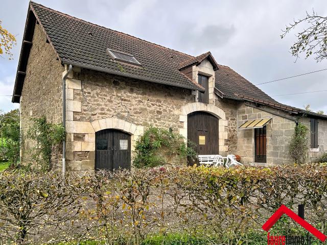 MAISON À LARCHE EN CORRÈZE