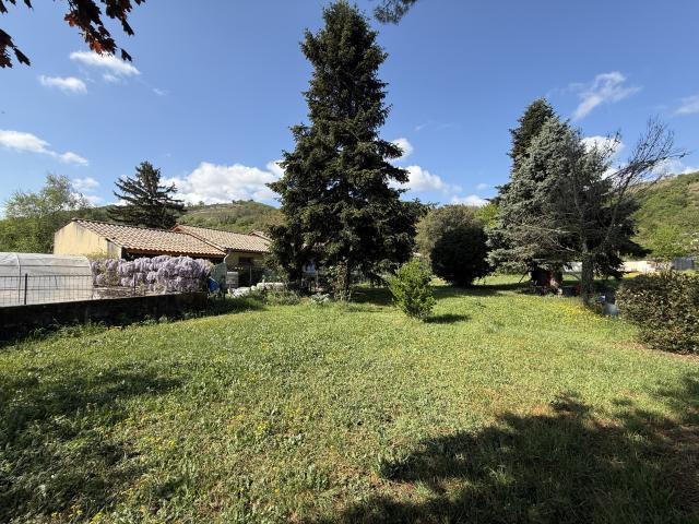 Maison à LIMONY 117 m2 habitables élevée sur sous sol et 1489 m2 de terrain avec dépendances et combles aménag