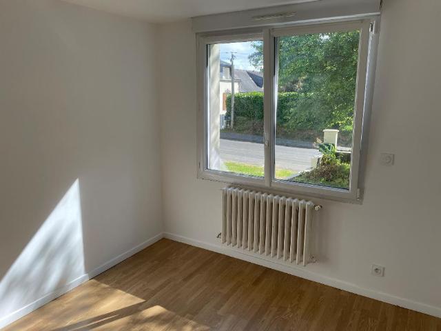 Maison à louer 4 chambres avec garage et terrasse à Cléguérec