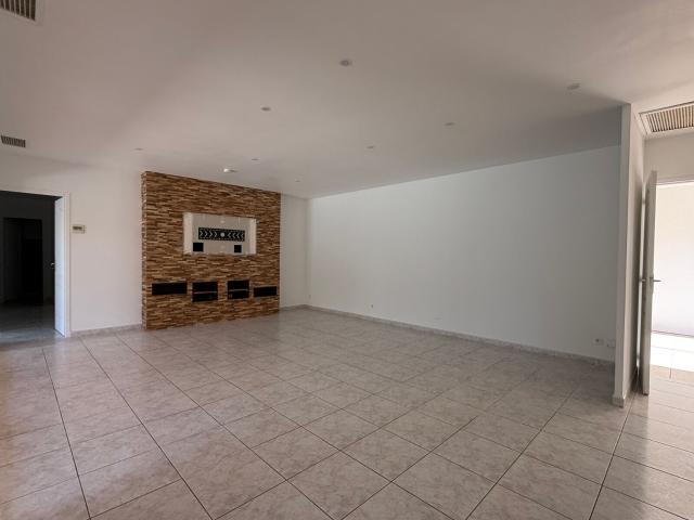 Location maison, m² T 4 à Saint Féliu d'Avall, 1 400 €