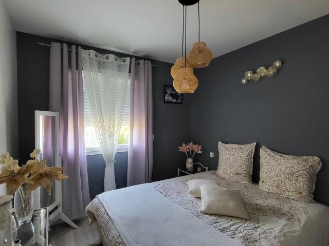 Location maison, m² T 4 à Roquefort, 1 190 €