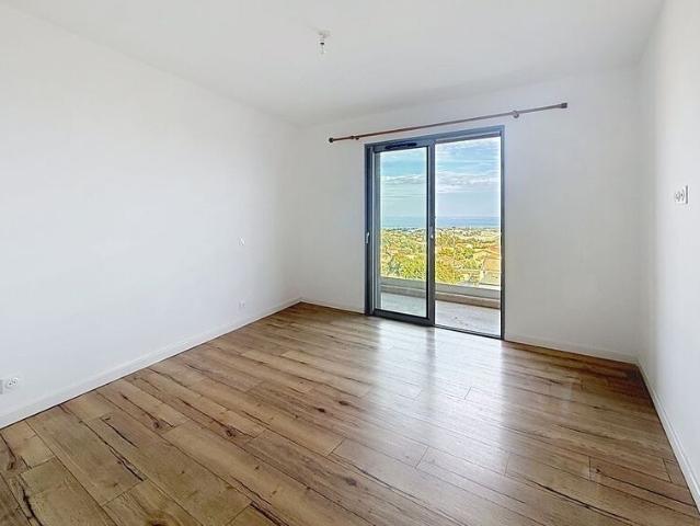 Maison à louer 4 pièces • 150 m 2 Furiani