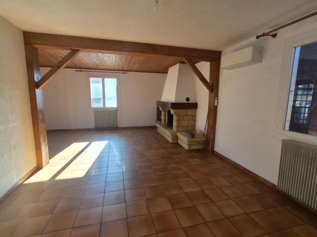 Maison à louer 4 pièces • Vias