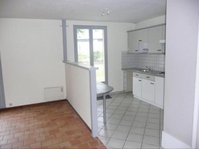 Maison à louer, 4 pièces BEAUFORT EN VALLEE 49250