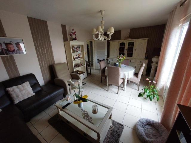 Maison à louer, 4 pièces ECOUFLANT 49000