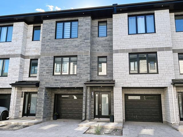 Maison à Louer 5231 Rue Gilles Tremblay, Vaudreuil Dorion 26 photos | Logis Québec
