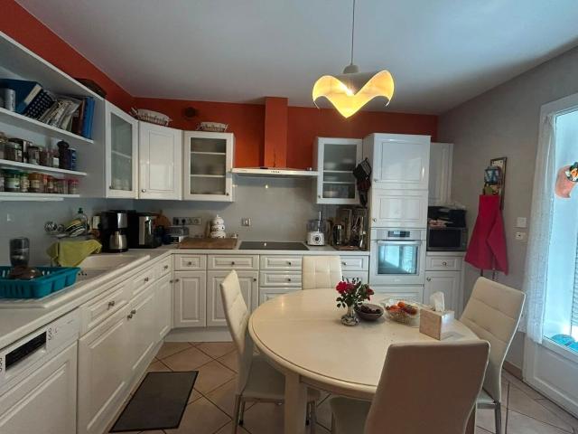 Location maison, m² T 5 à Rumilly, 1 950 €