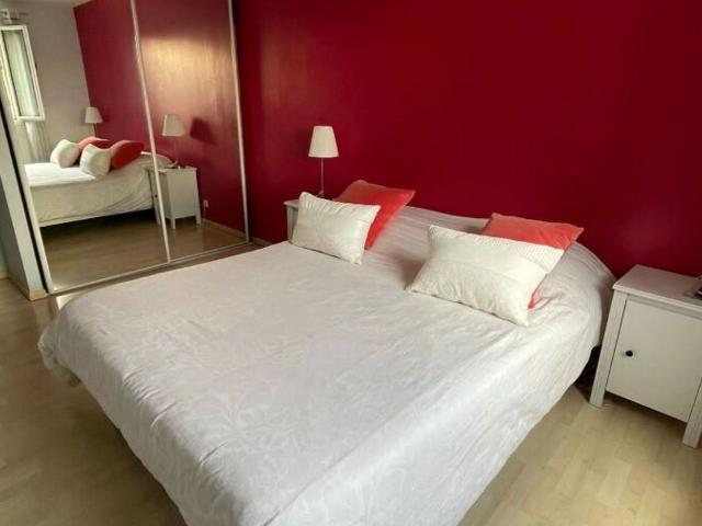 Location maison, m² T 5 à Bordeaux, 1 706 €