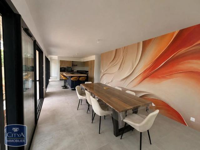 Maison à louer 5 pièces 218m²