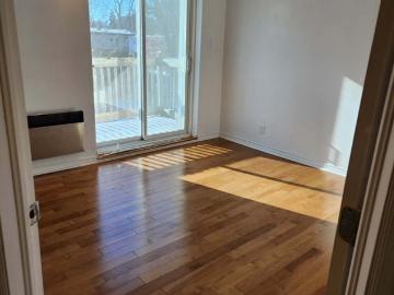 House for rent in Longueuil - Parking