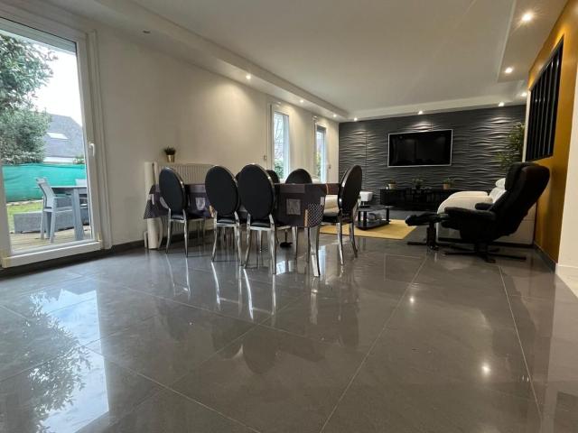 Location maison, m² T 6 à Courcouronnes, 1 800 €