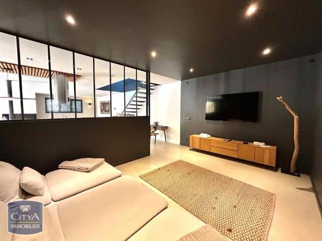 Maison à louer 6 pièces 221.36m²