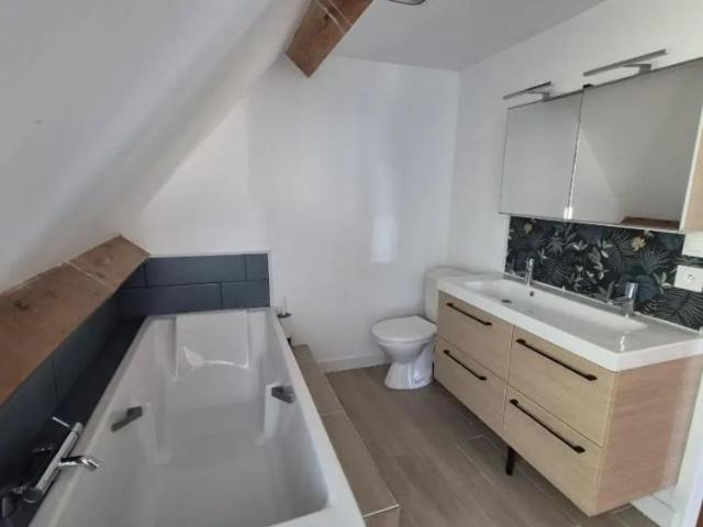 Maison à louer 6 pièces 271.26m²