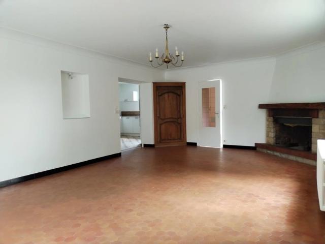MAISON À LOUER 6P 4 CHAMBRES TERRAIN 700 M²