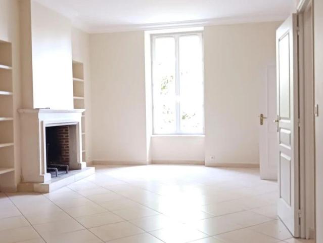 Maison à louer 7 pièces 219.83m²