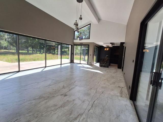Maison à louer 7 pièces • 261 m2 Pessac