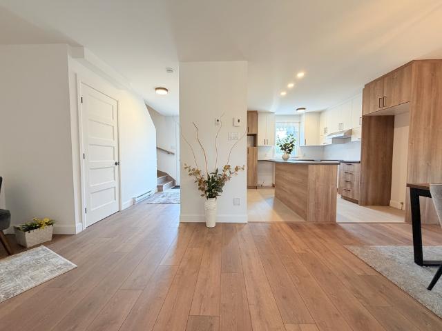 Maison à Louer 868 Boulevard Pie XII, Sainte Foy/Sillery/Cap Rouge Québec 20 photos | Logis Québec