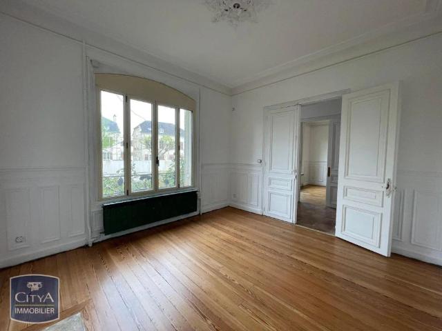 Maison à louer 8 pièces 212m²
