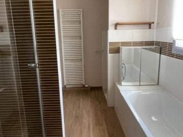 Maison à louer 9 pièces 306 m²