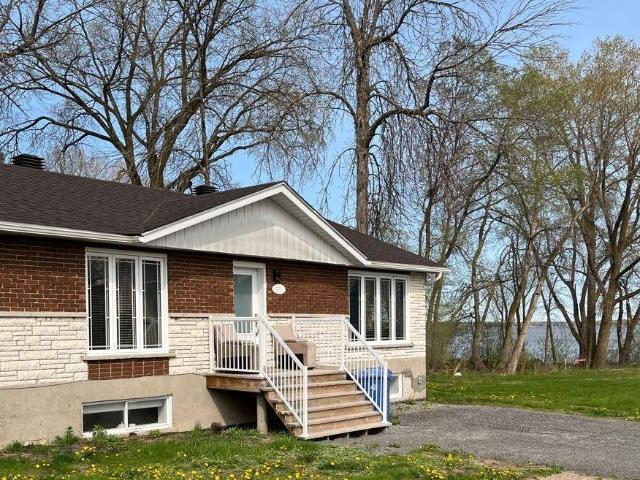 Maison à Louer 131 Rue du Bord de l'Eau Lavaltrie, Lavaltrie 14 photos | Logis Québec