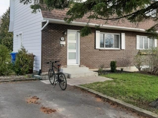 Maison à Louer 172 rue héroux, Saint Bruno de Montarville 15 photos | Logis Québec