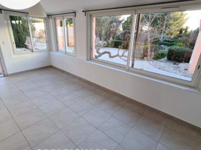 Maison à louer 2 pièces • 58 m 2 Six Fours les Plages
