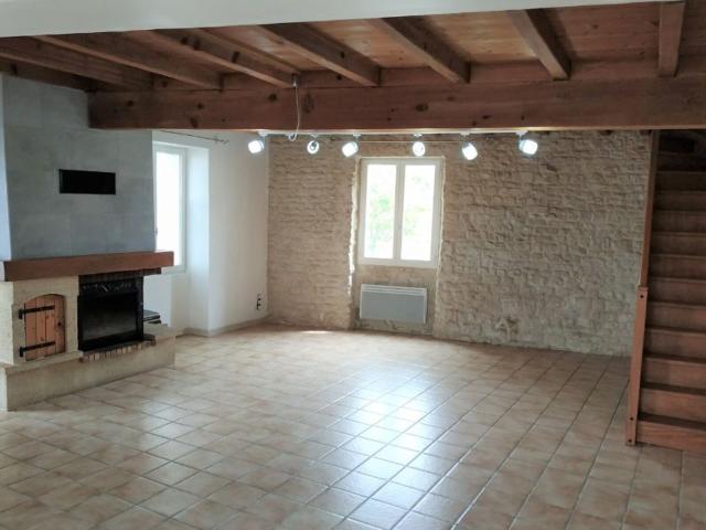 Location maison, m² T 3 à Marsilly, 900 €