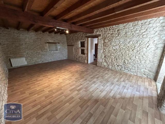 Maison à louer 3 pièces 122m²