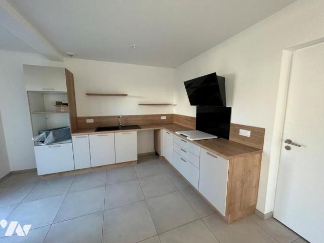 MAISON A LOUER T5 NON MEUBLE/ SAINT BONNET DE MURE