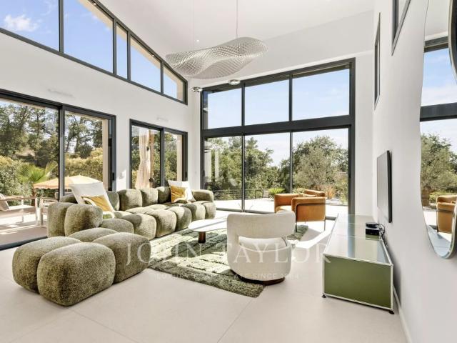 Maison à louer Valbonne, Cote d'Azur, France8 000 EUR / Mois