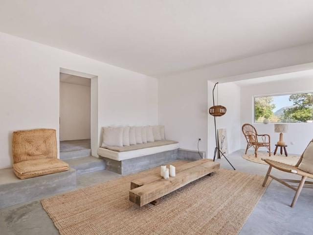 Maison à louer Vauvenargues 6 pièces de 202 m²