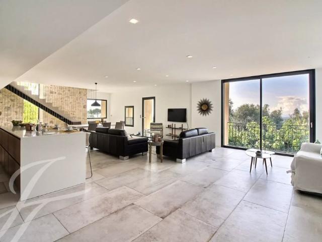Maison à louer Vence, Cote d'Azur, France7 000 EUR / Mois