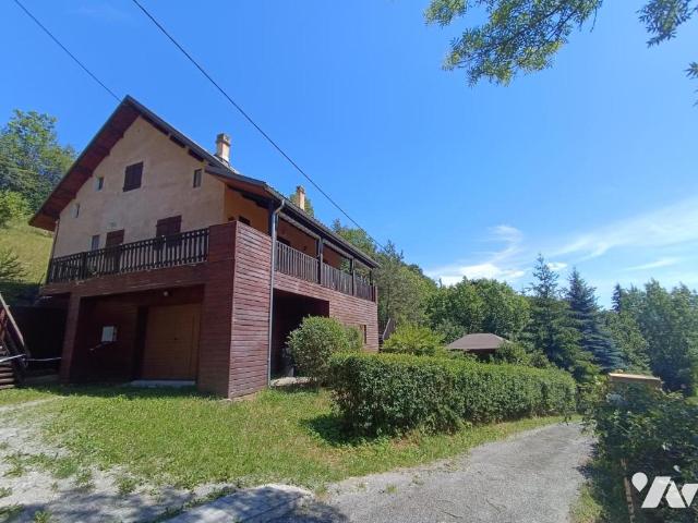 Maison à louer à Montclar, Provence Alpes Côte d'Azur, 292000€