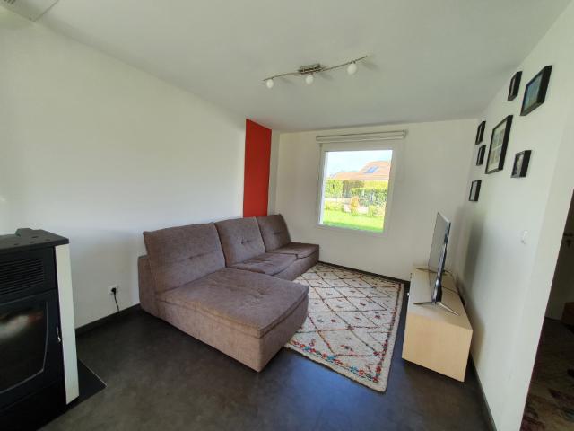 MAISON à louer à MONTROND LE CHATEAU 5 pièces REF 73401