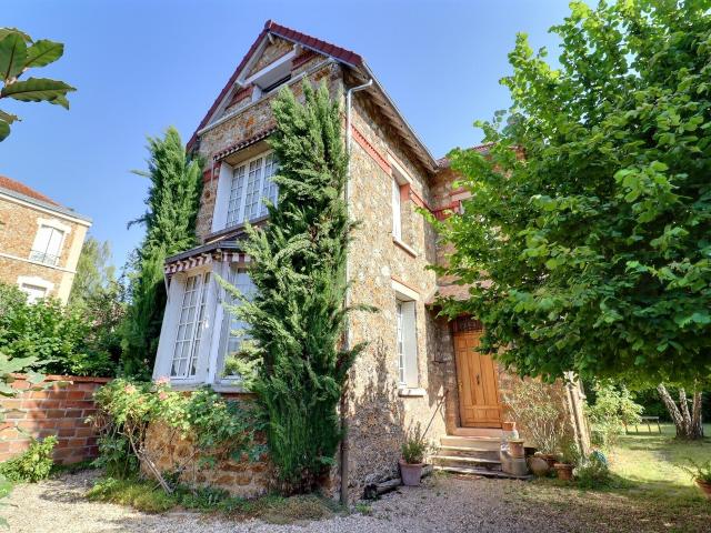 Maison à louer à Bourg la Reine, Île de France, 995000€