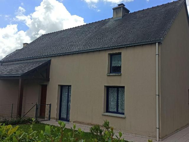 Maison à louer à Combourg, Bretagne, €