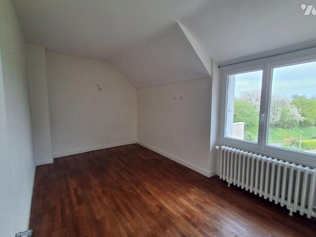 Maison à louer à Princé en Ille et Vilaine 35, dans le bourg, de type 3 d'environ 77m², compr.