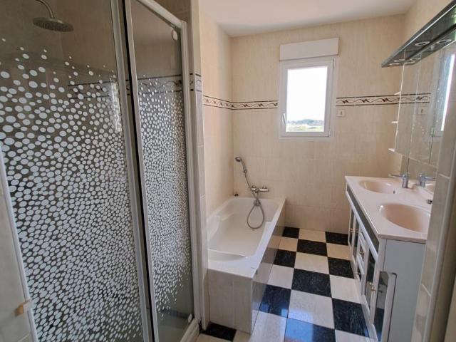 Maison à louer à Saint Julien de Concelles, Pays de la Loire, €