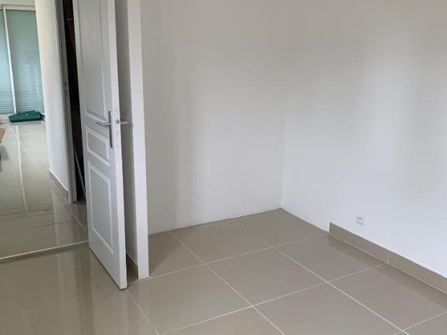 Maison à louer à Saint Prix avec 2 pièces et charges mensuelles