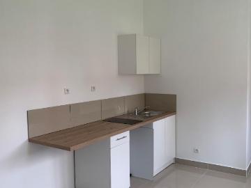 Maison à louer à Saint Prix avec 2 pièces et charges mensuelles