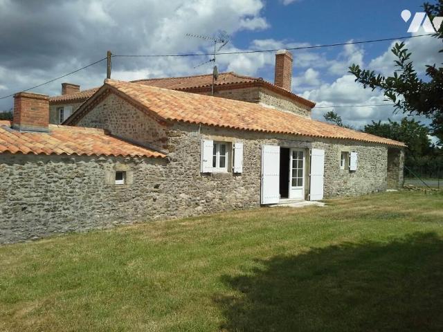 Maison à louer à Sainte Cécile, Pays de la Loire, €