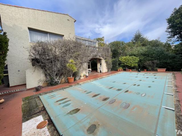 Maison à louer à Seyne sur Mer, Provence Alpes Côte d'Azur, 390000€