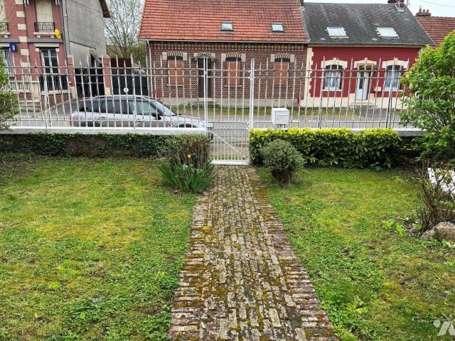 Maison à louer à Sinceny, Hauts de France, €